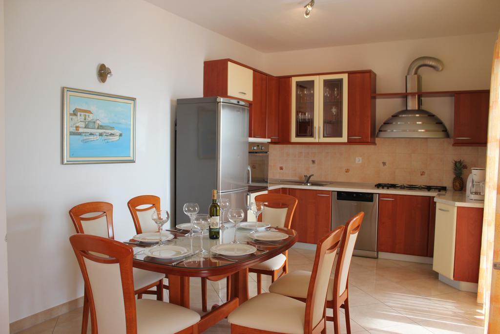 Apartments Lucija Сегет-Враница Экстерьер фото